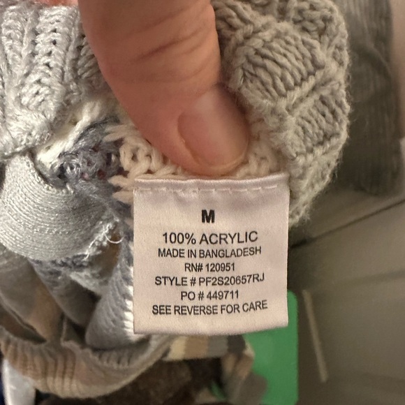 Size Medium women’s sweater - Picture 6 of 7